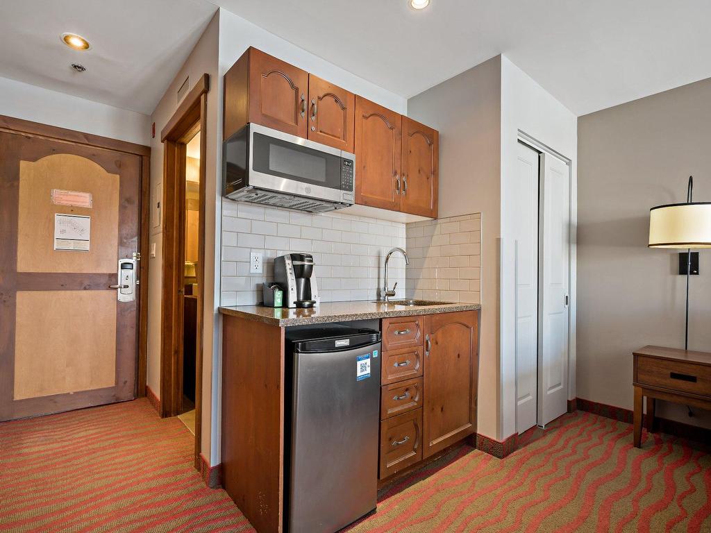 









161


Ch. du Curé-Deslauriers

, 386,
Mont-Tremblant,




QC
J8E1C9

