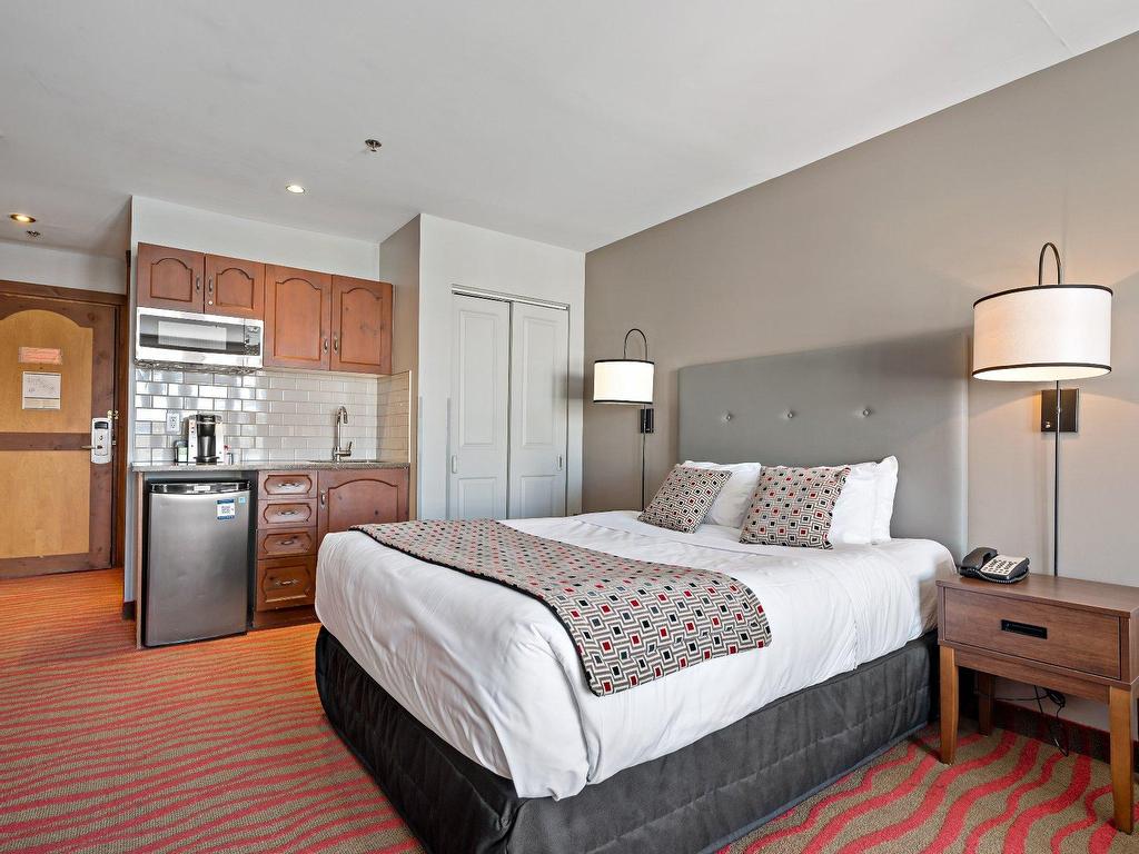 









161


Ch. du Curé-Deslauriers

, 386,
Mont-Tremblant,




QC
J8E1C9

