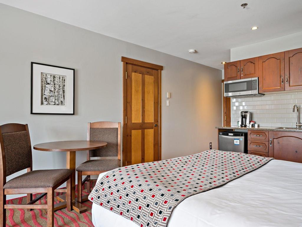 









161


Ch. du Curé-Deslauriers

, 386,
Mont-Tremblant,




QC
J8E1C9

