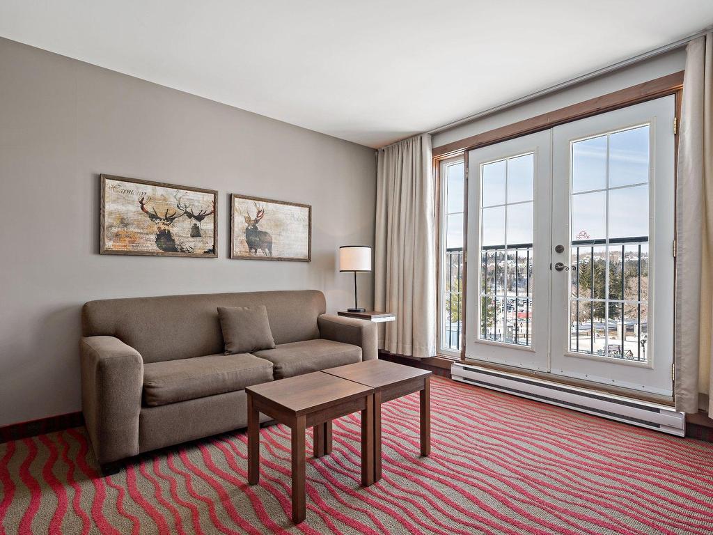 









161


Ch. du Curé-Deslauriers

, 386,
Mont-Tremblant,




QC
J8E1C9

