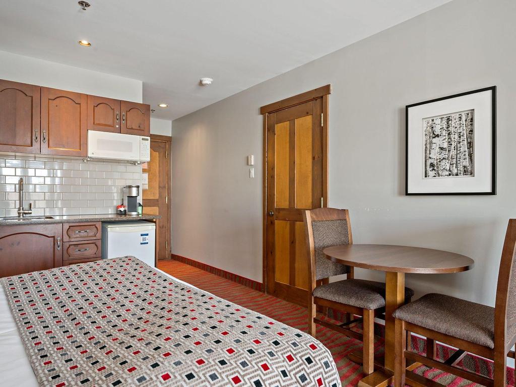 









161


Ch. du Curé-Deslauriers

, 388,
Mont-Tremblant,




QC
J8E1C9

