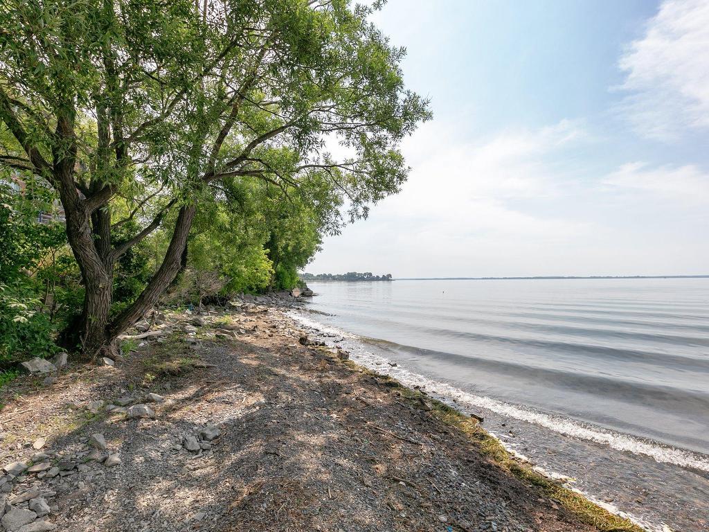 









21


Ch. du Bord-du-Lac-Lakeshore

, 216,
Pointe-Claire,




QC
H9S5N3

