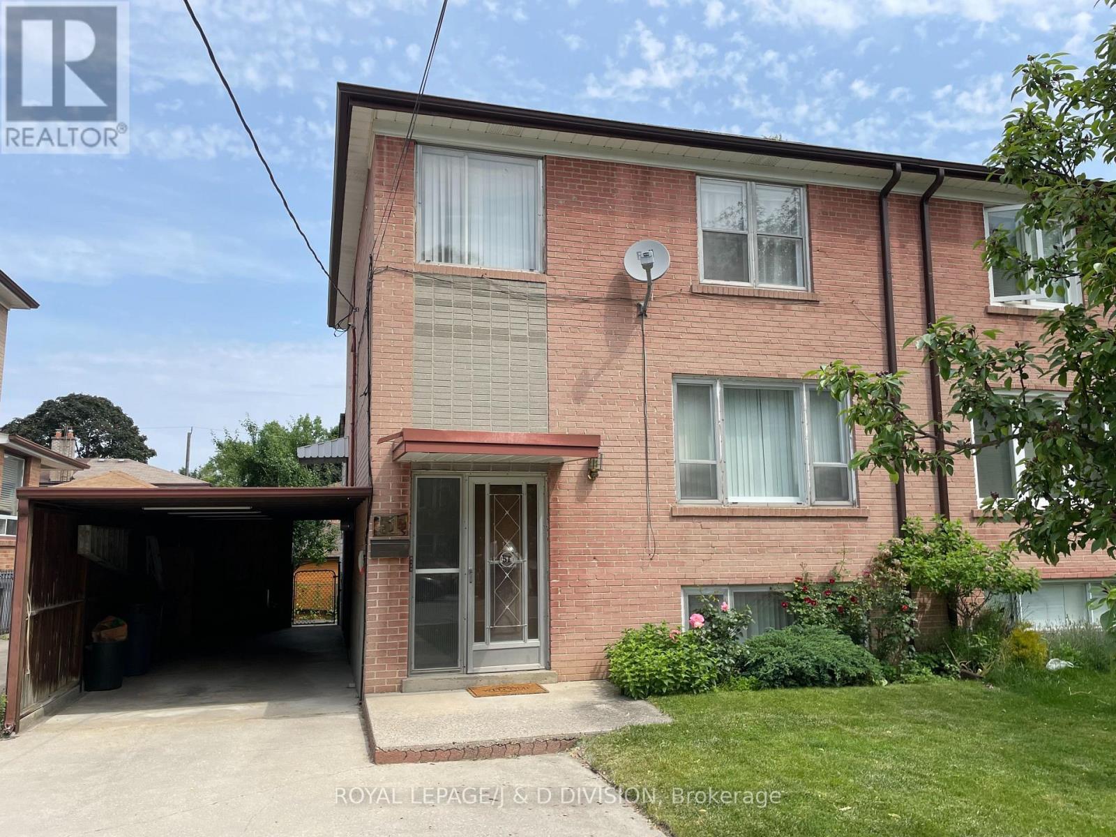 












51 EDINBOROUGH COURT

,
Toronto,




Ontario
M6N2E9

