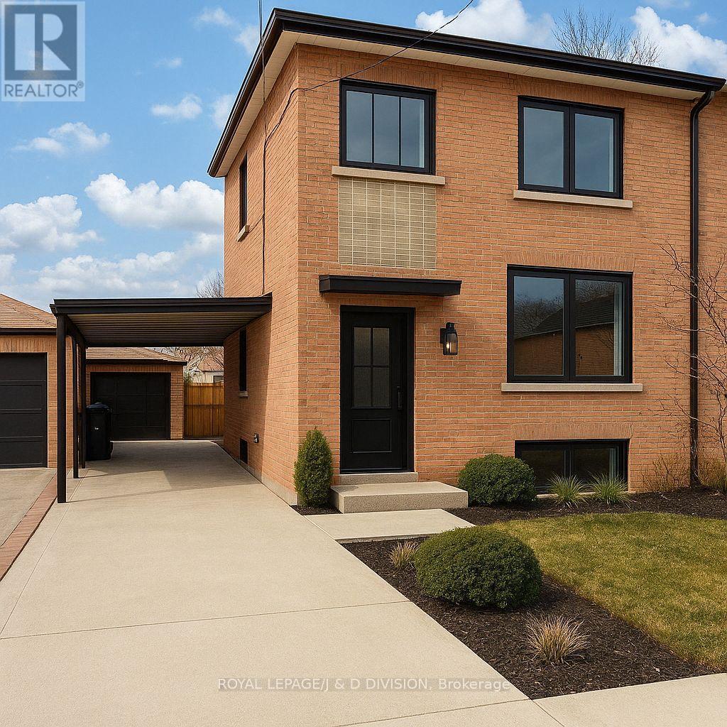 












51 EDINBOROUGH COURT

,
Toronto,




Ontario
M6N2E9

