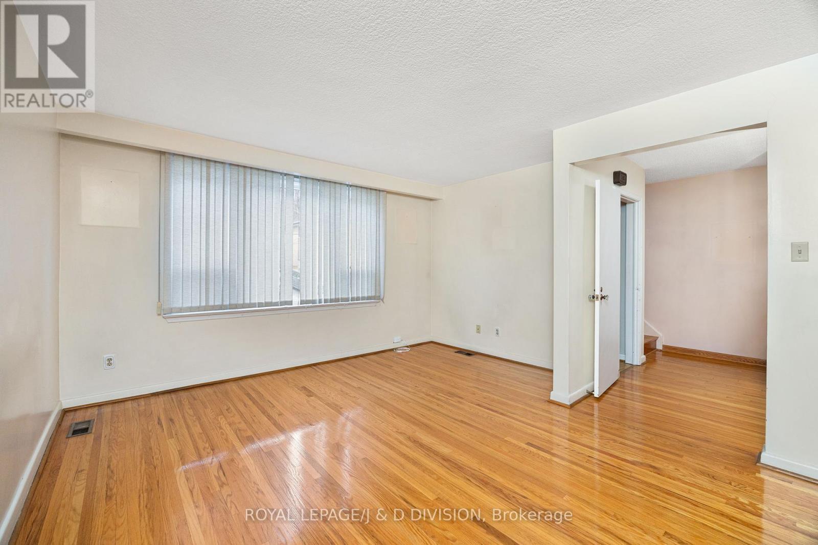 












51 EDINBOROUGH COURT

,
Toronto,




Ontario
M6N2E9

