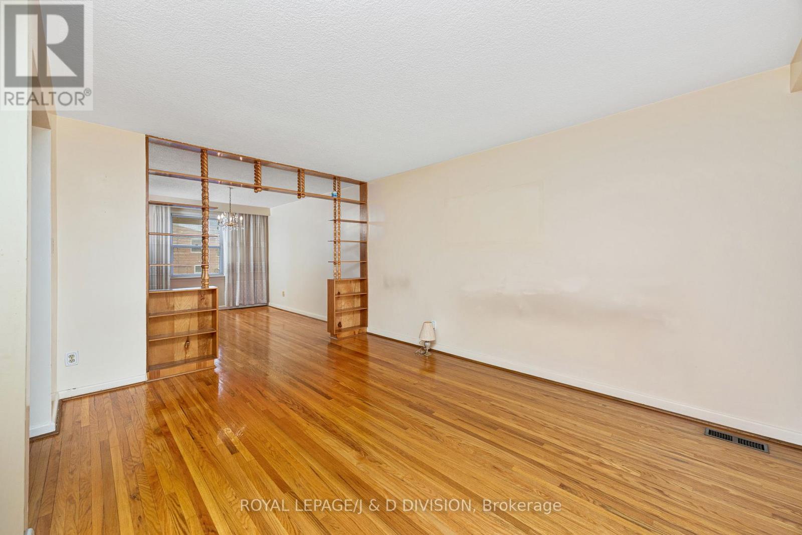 












51 EDINBOROUGH COURT

,
Toronto,




Ontario
M6N2E9

