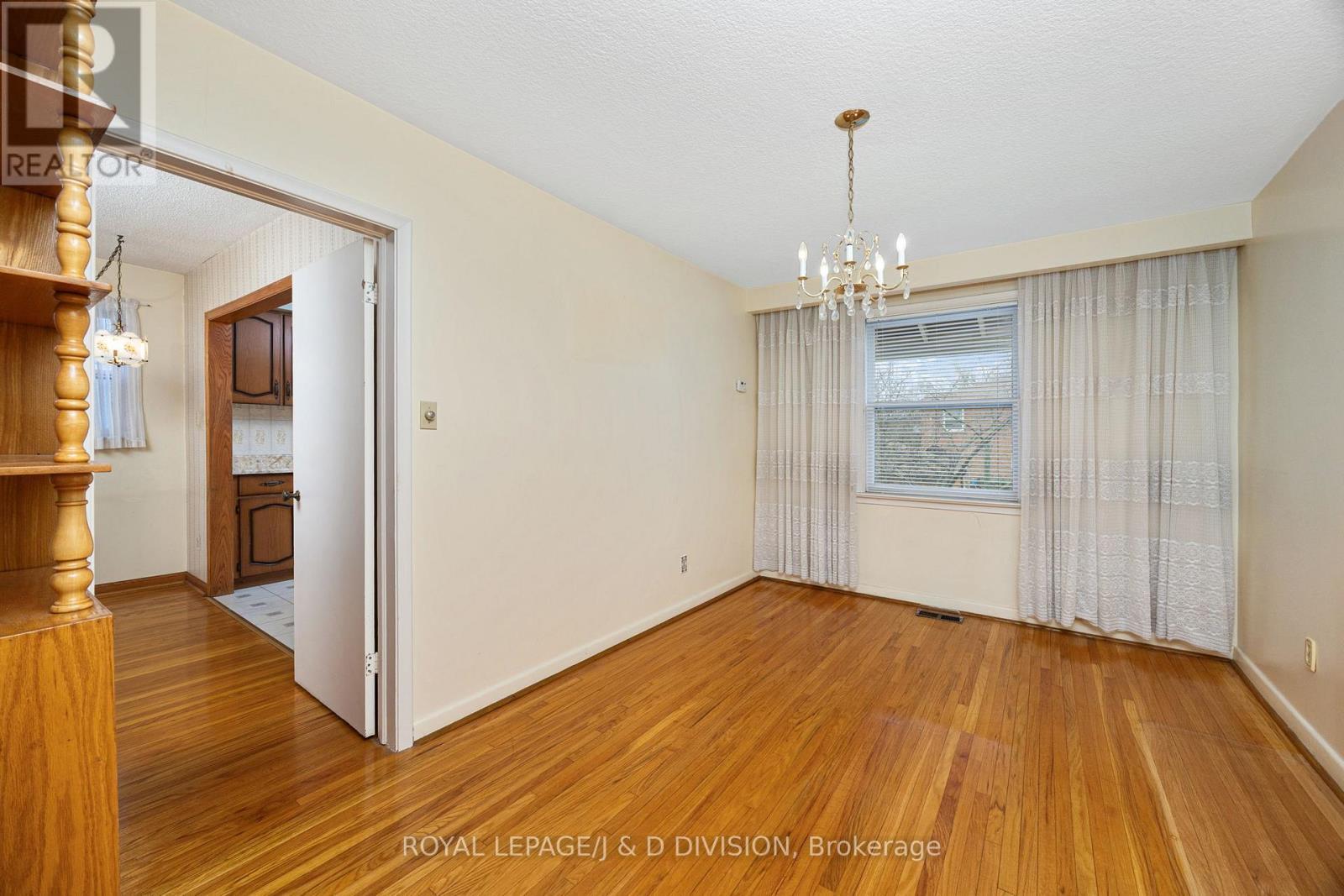 












51 EDINBOROUGH COURT

,
Toronto,




Ontario
M6N2E9


