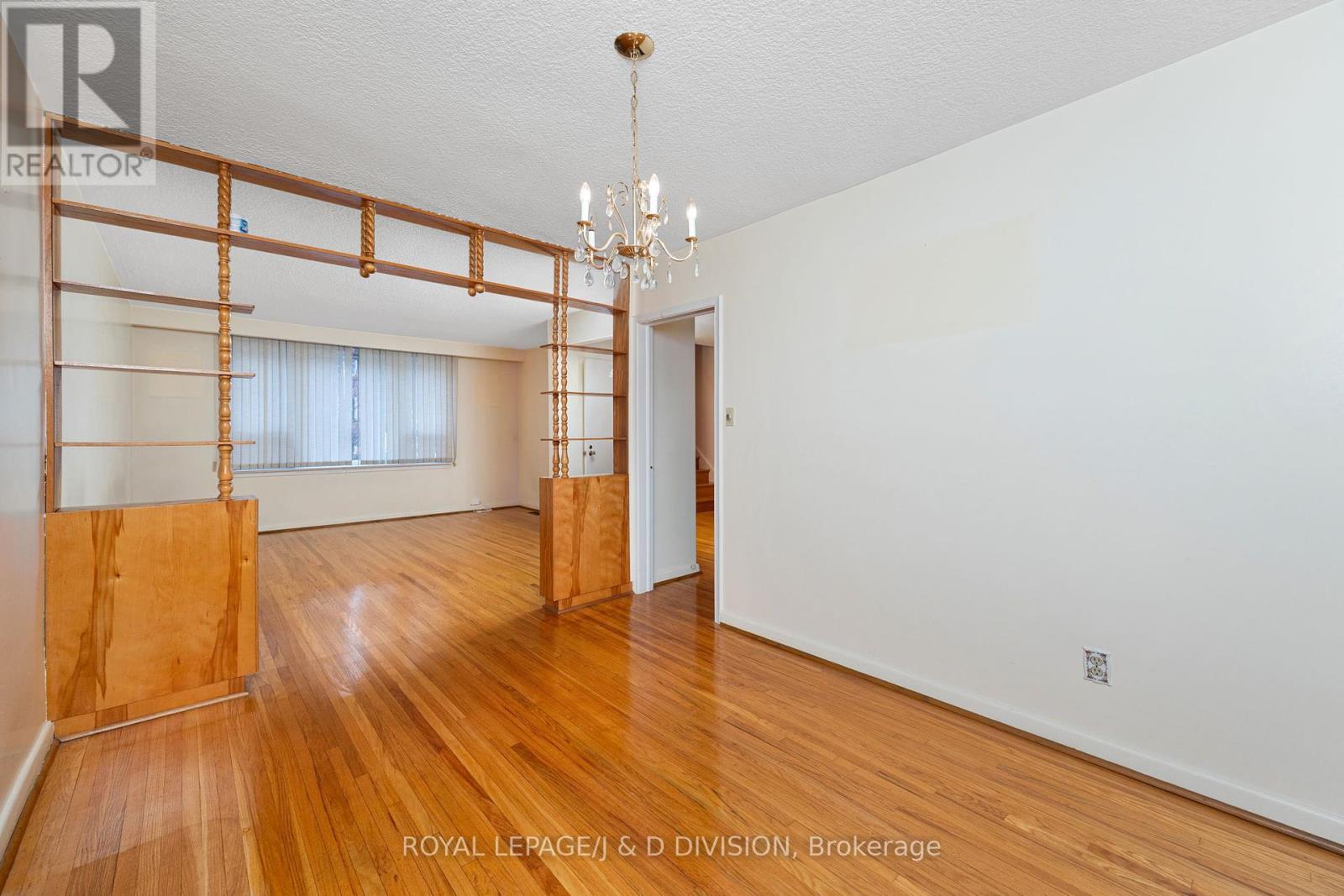 












51 EDINBOROUGH COURT

,
Toronto,




Ontario
M6N2E9

