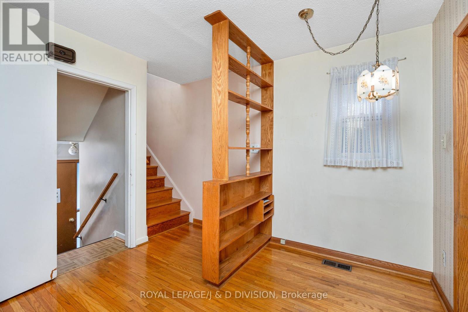 












51 EDINBOROUGH COURT

,
Toronto,




Ontario
M6N2E9

