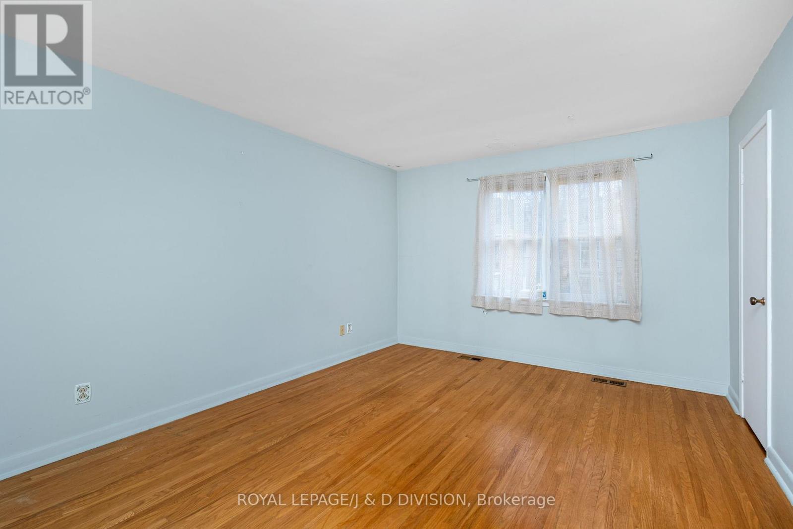 












51 EDINBOROUGH COURT

,
Toronto,




Ontario
M6N2E9

