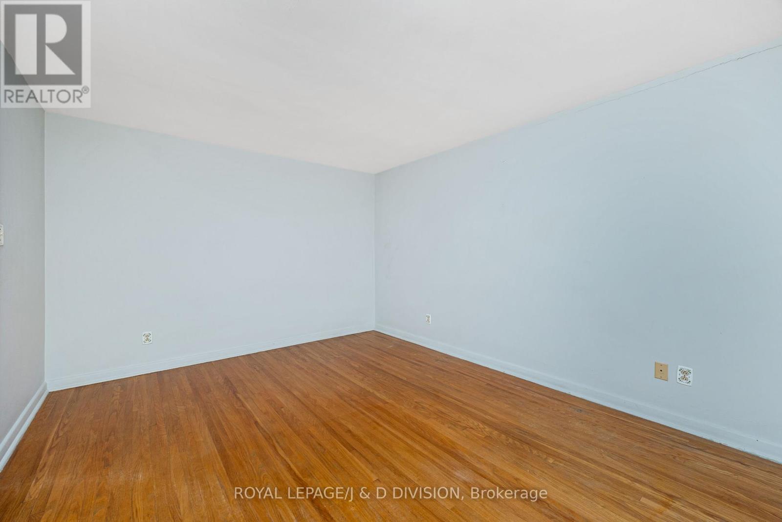 












51 EDINBOROUGH COURT

,
Toronto,




Ontario
M6N2E9

