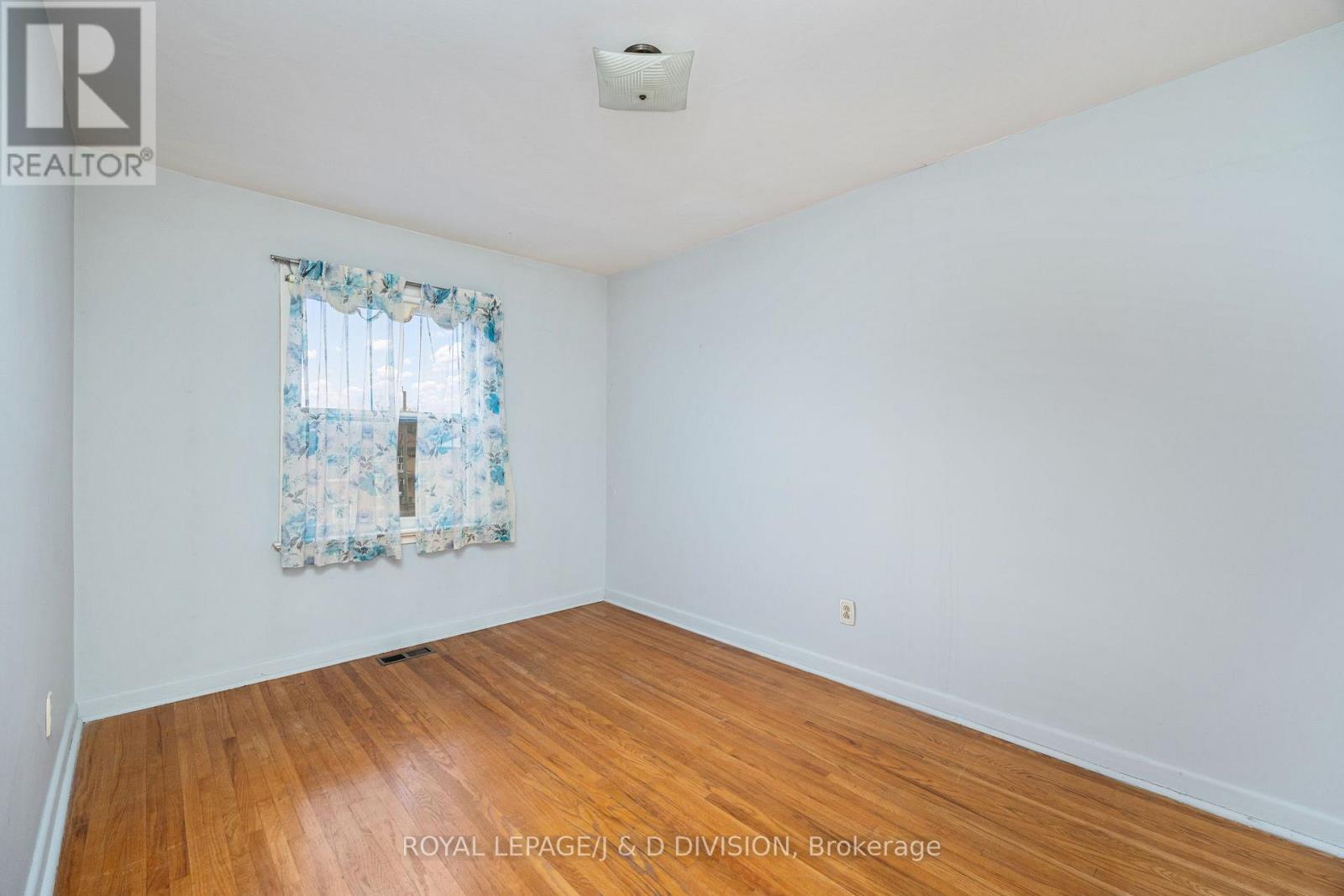 












51 EDINBOROUGH COURT

,
Toronto,




Ontario
M6N2E9

