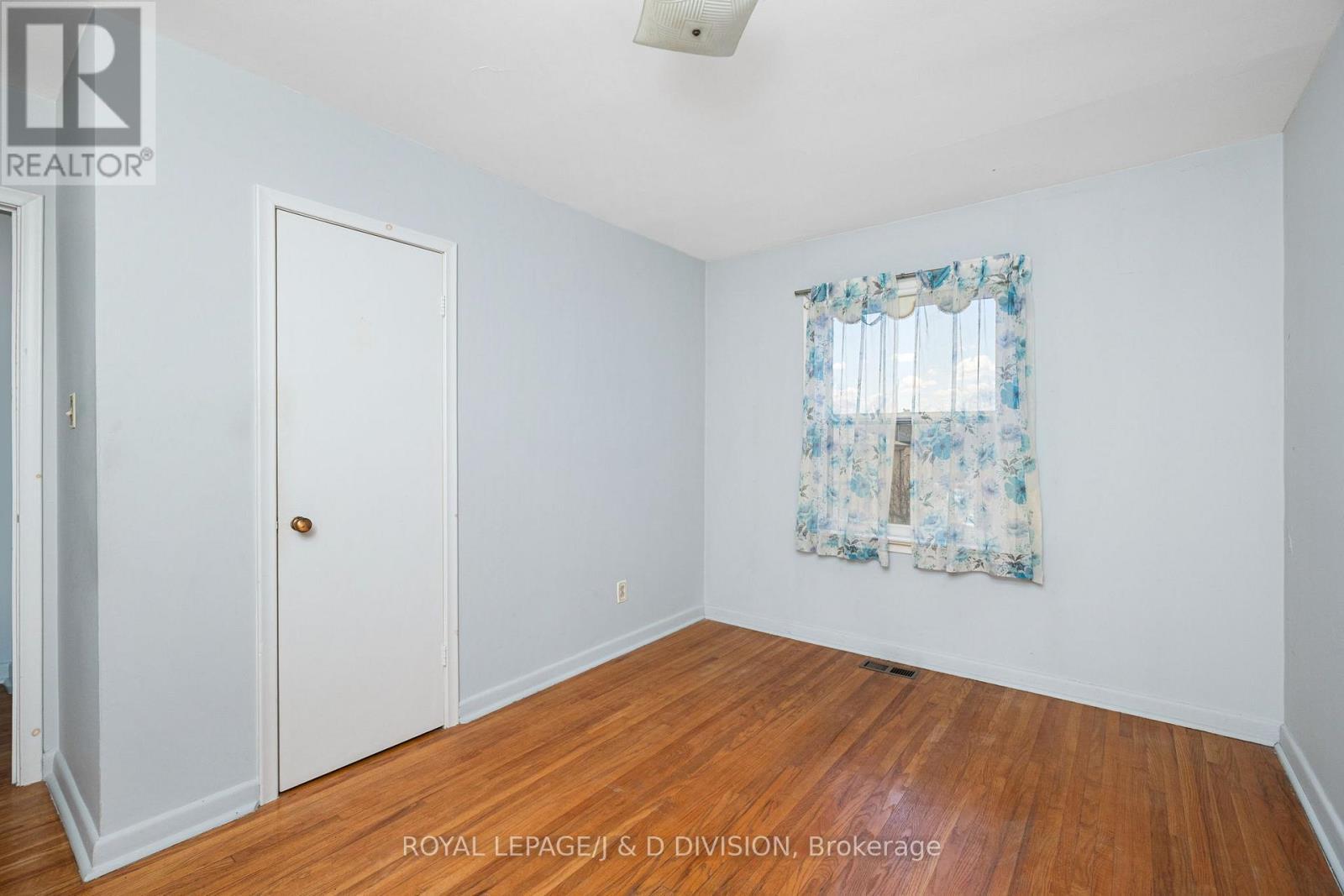 












51 EDINBOROUGH COURT

,
Toronto,




Ontario
M6N2E9

