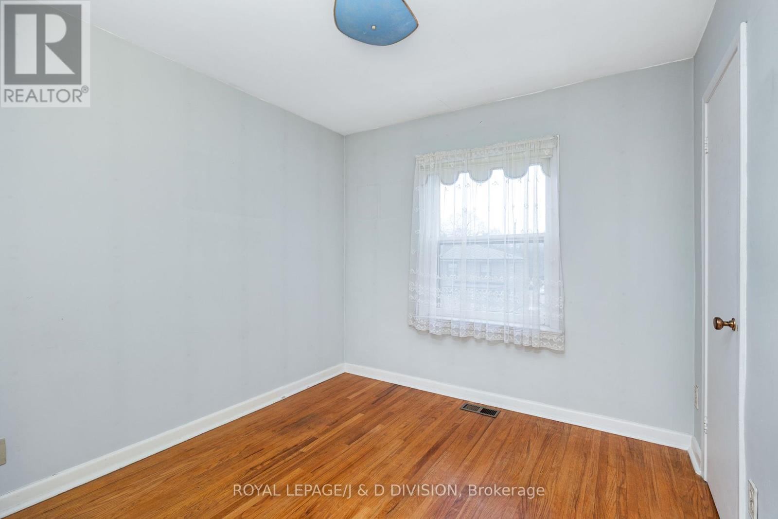 












51 EDINBOROUGH COURT

,
Toronto,




Ontario
M6N2E9

