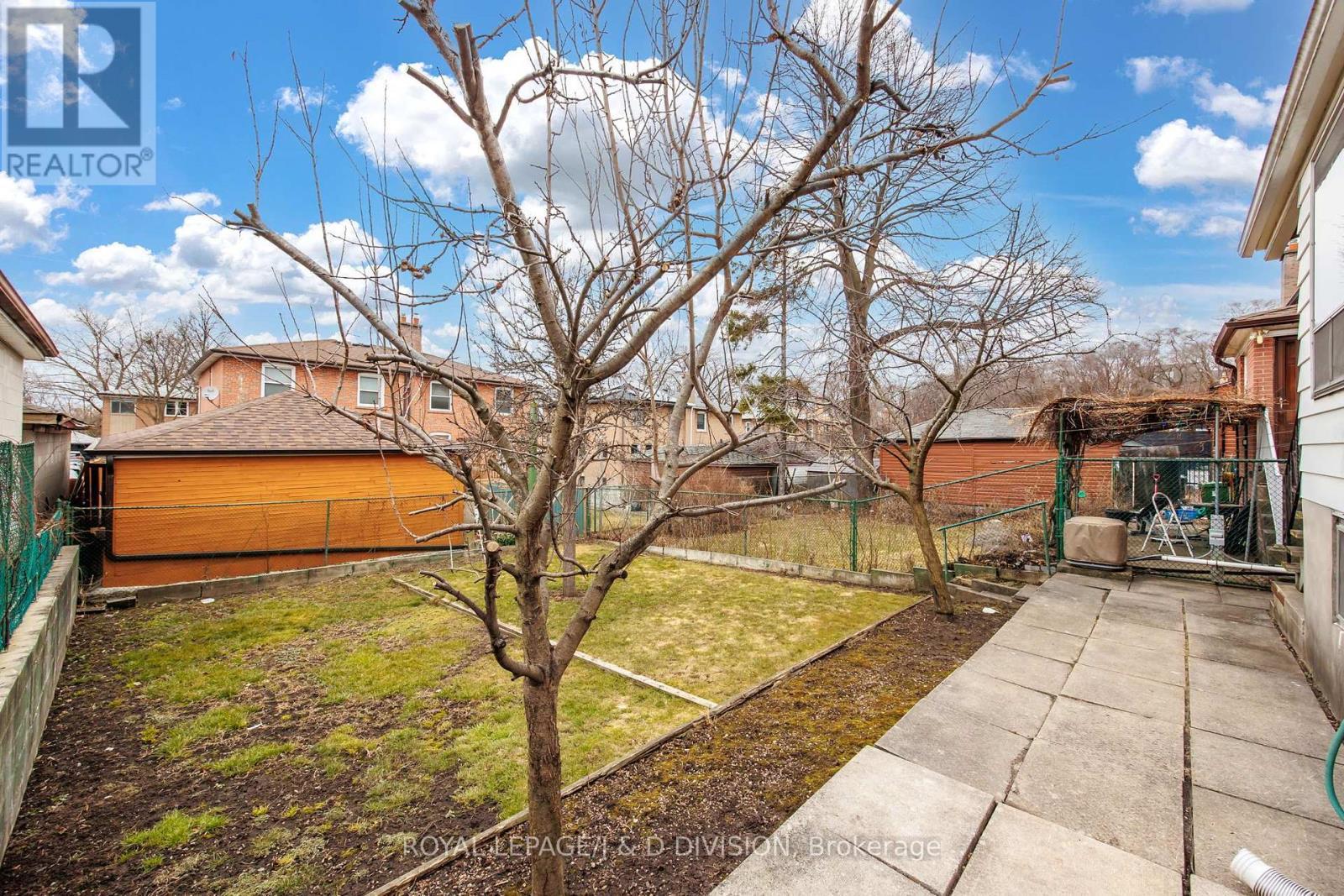 












51 EDINBOROUGH COURT

,
Toronto,




Ontario
M6N2E9

