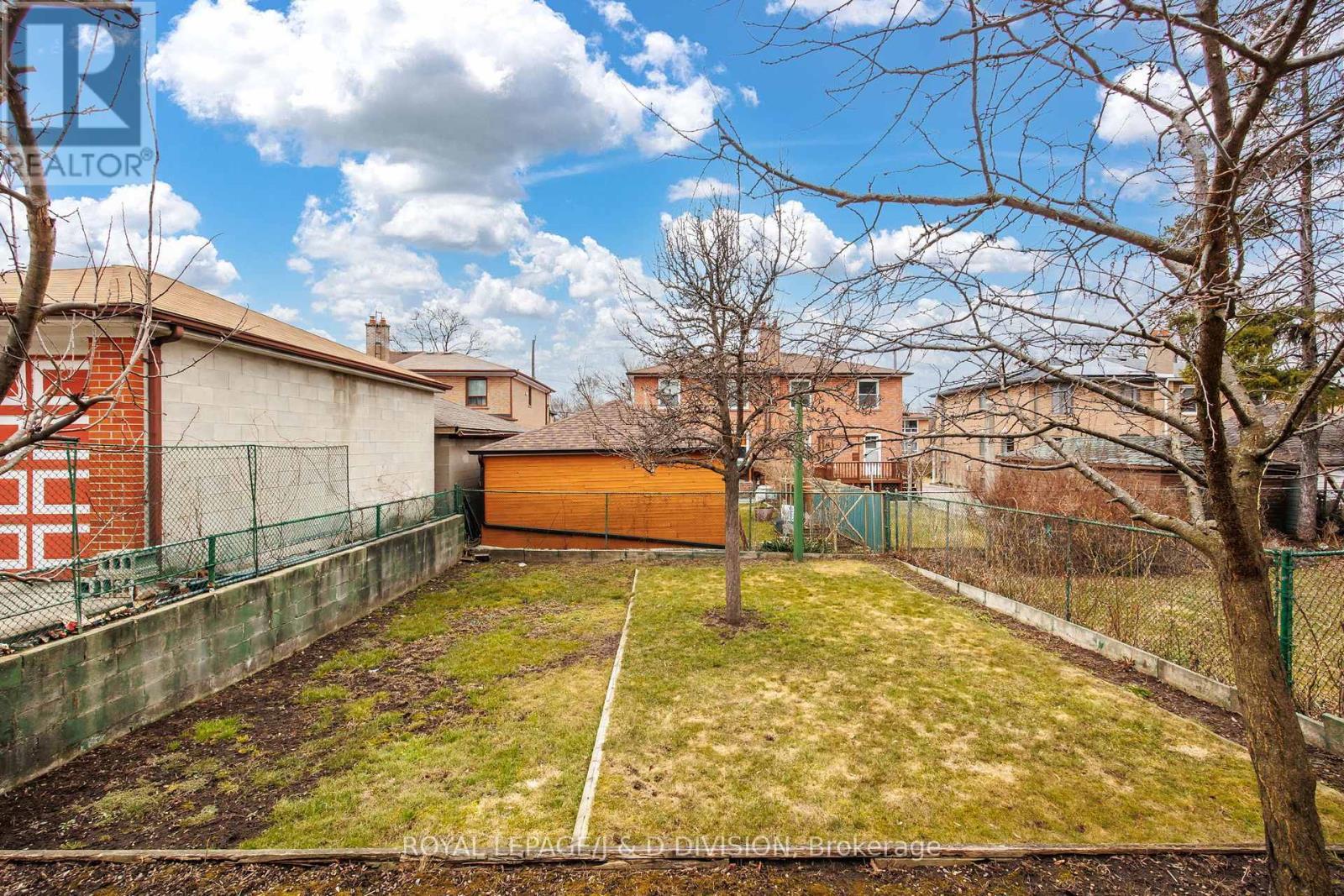 












51 EDINBOROUGH COURT

,
Toronto,




Ontario
M6N2E9

