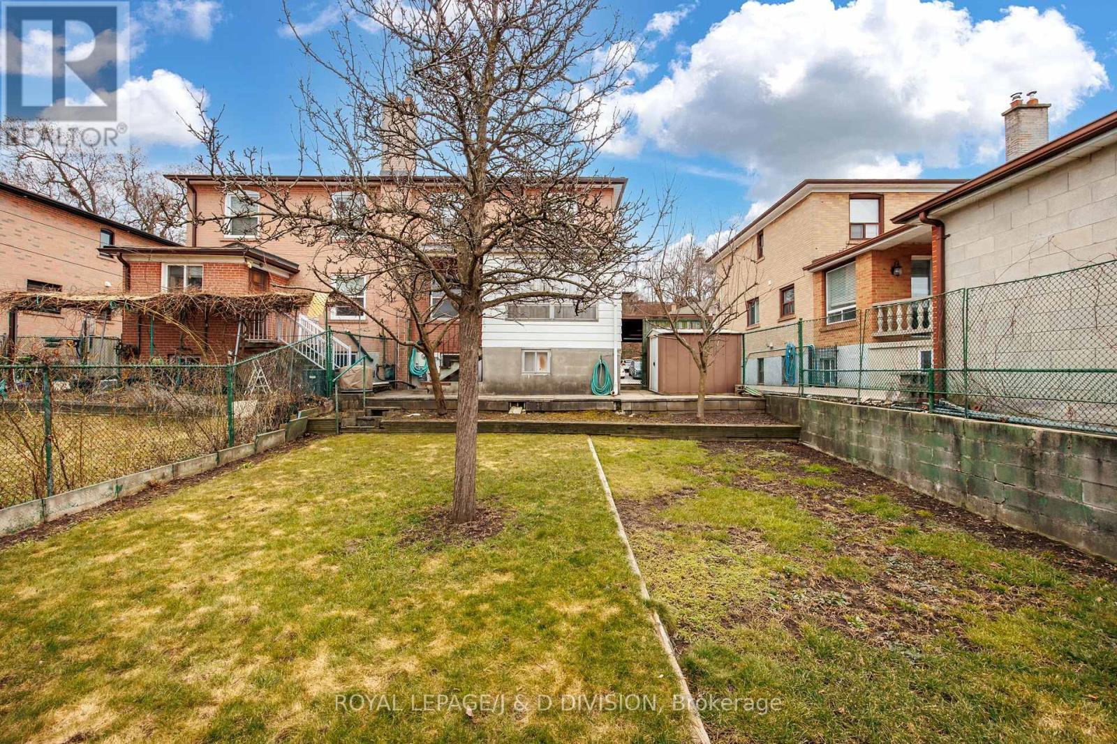 












51 EDINBOROUGH COURT

,
Toronto,




Ontario
M6N2E9


