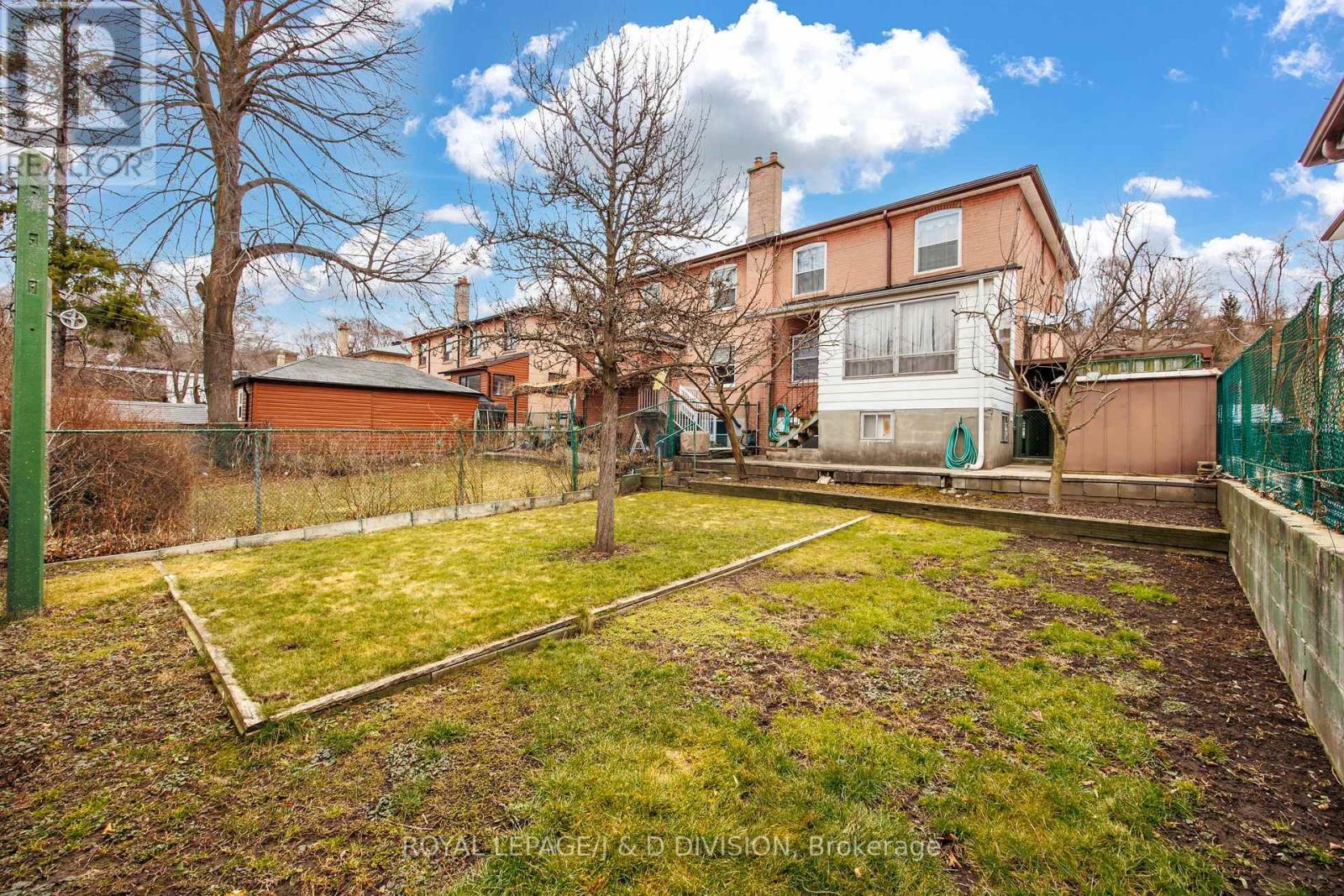 












51 EDINBOROUGH COURT

,
Toronto,




Ontario
M6N2E9

