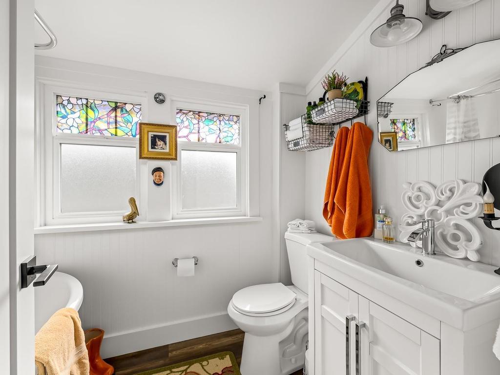 









1040


Cumberland

Rd,
Courtenay,




BC
V9N 2E6

