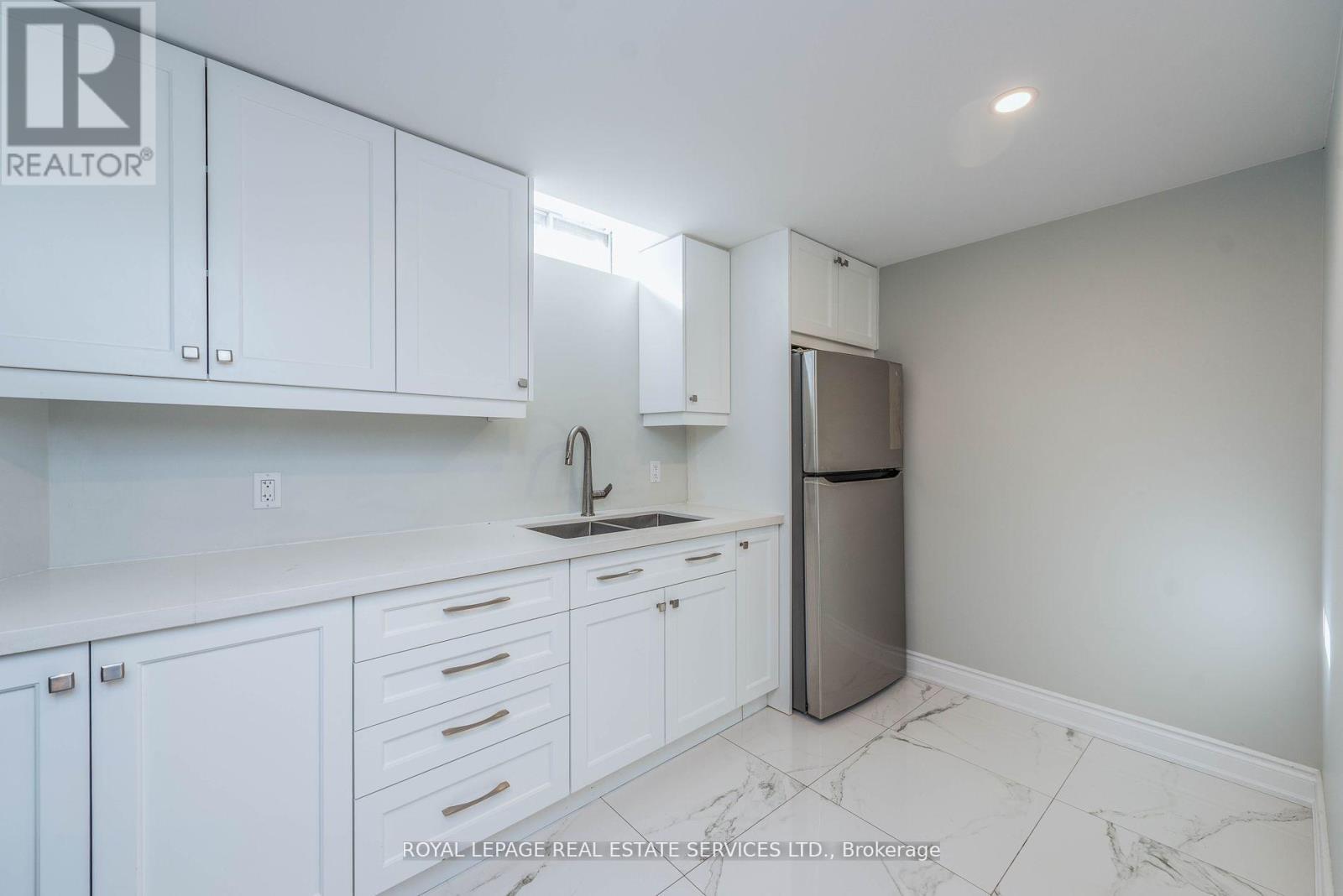 












BSMT - 3412 MARMAC CRESCENT

,
Mississauga,




Ontario
L5L4Z8

