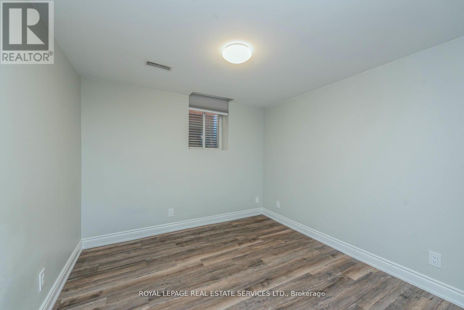 












BSMT - 3412 MARMAC CRESCENT

,
Mississauga,




Ontario
L5L4Z8

