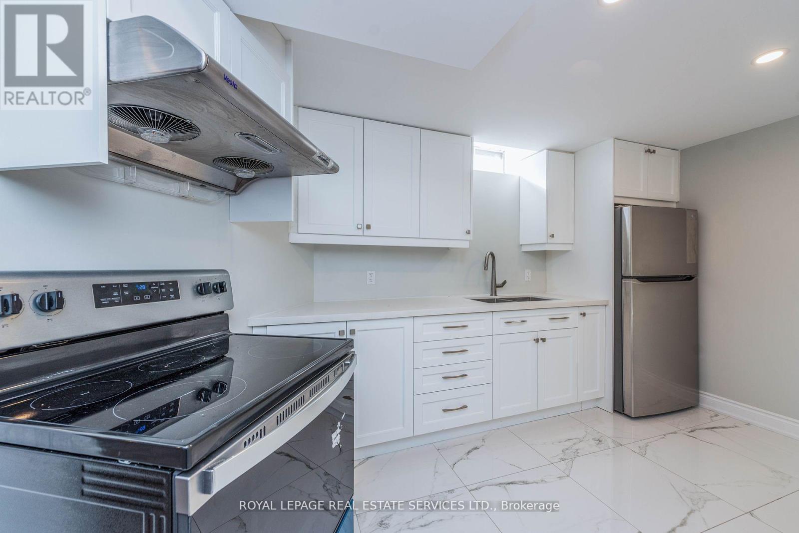 












BSMT - 3412 MARMAC CRESCENT

,
Mississauga,




Ontario
L5L4Z8

