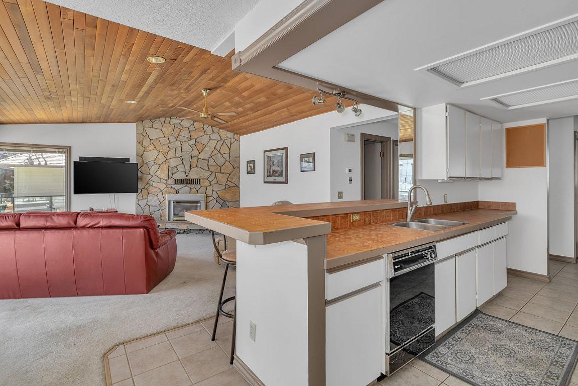 









4340B


Beach

Avenue, 209,
Peachland,




BC
V0H 1X0

