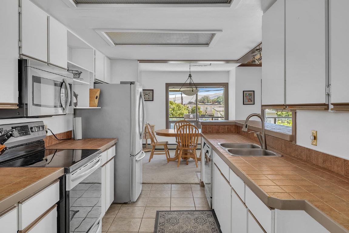









4340B


Beach

Avenue, 209,
Peachland,




BC
V0H 1X0

