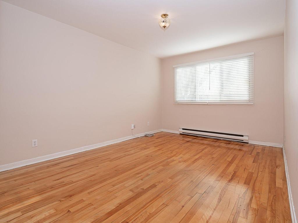 









8733


Rue Barbeau

,
Montréal (Saint-Léonard),




QC
H1R2N3

