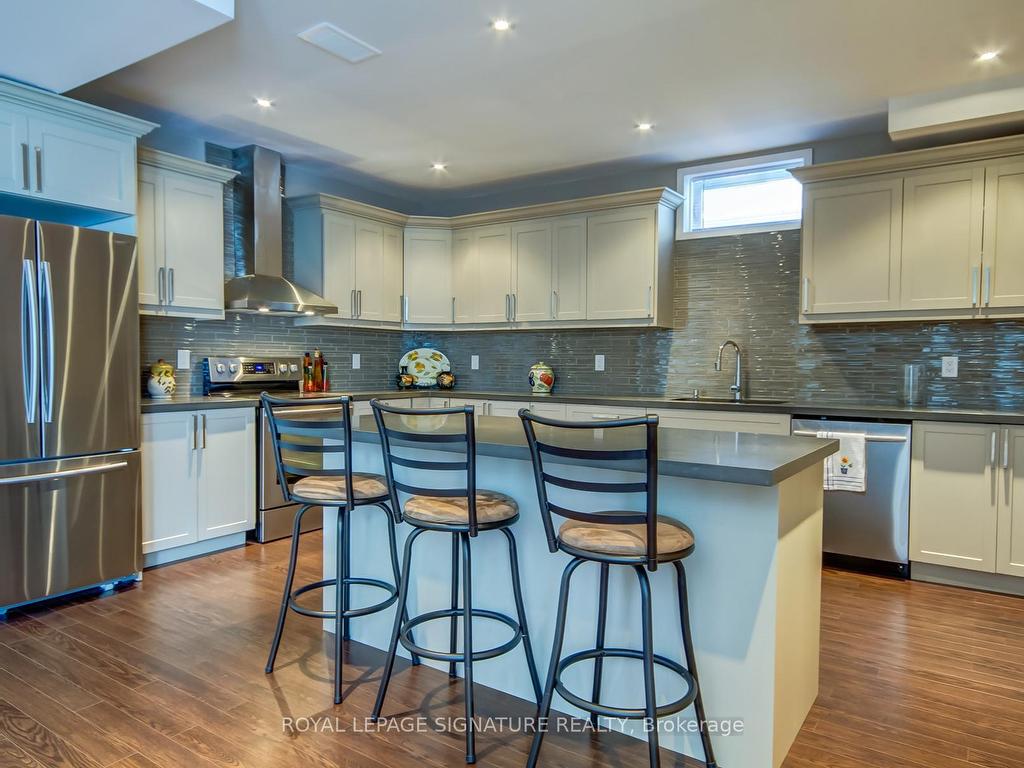 









69


Peter

Street,
Markham,




ON
L3P 2A7

