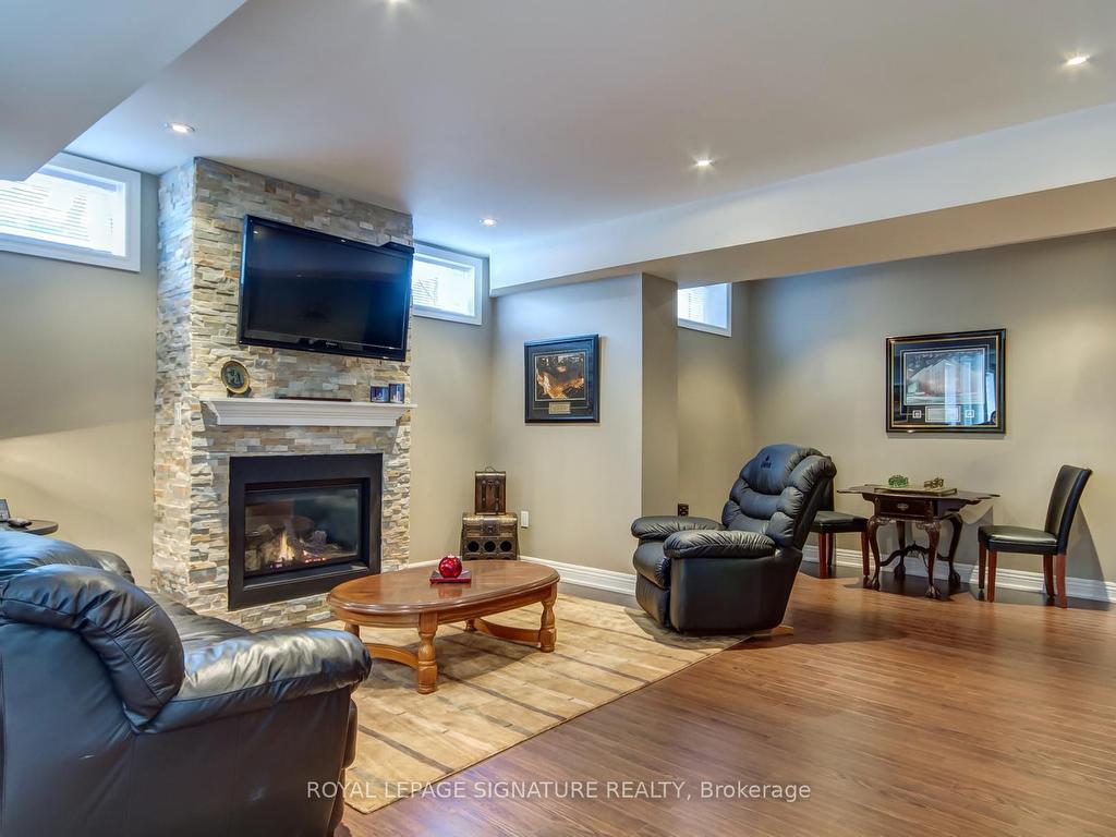 









69


Peter

Street,
Markham,




ON
L3P 2A7

