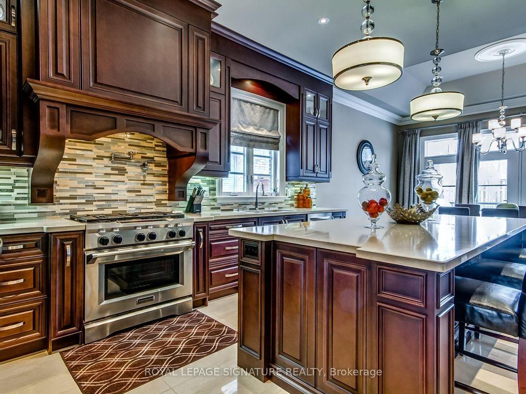 









69


Peter

Street,
Markham,




ON
L3P 2A7

