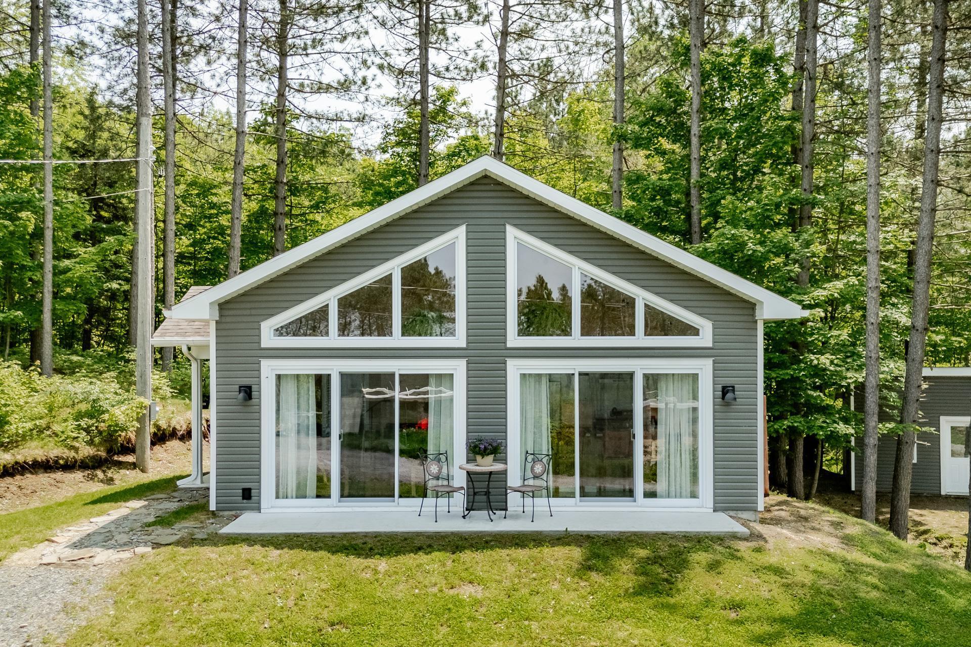









290


Rue des Cerisiers

,
Dixville,




QC
J0B1P0

