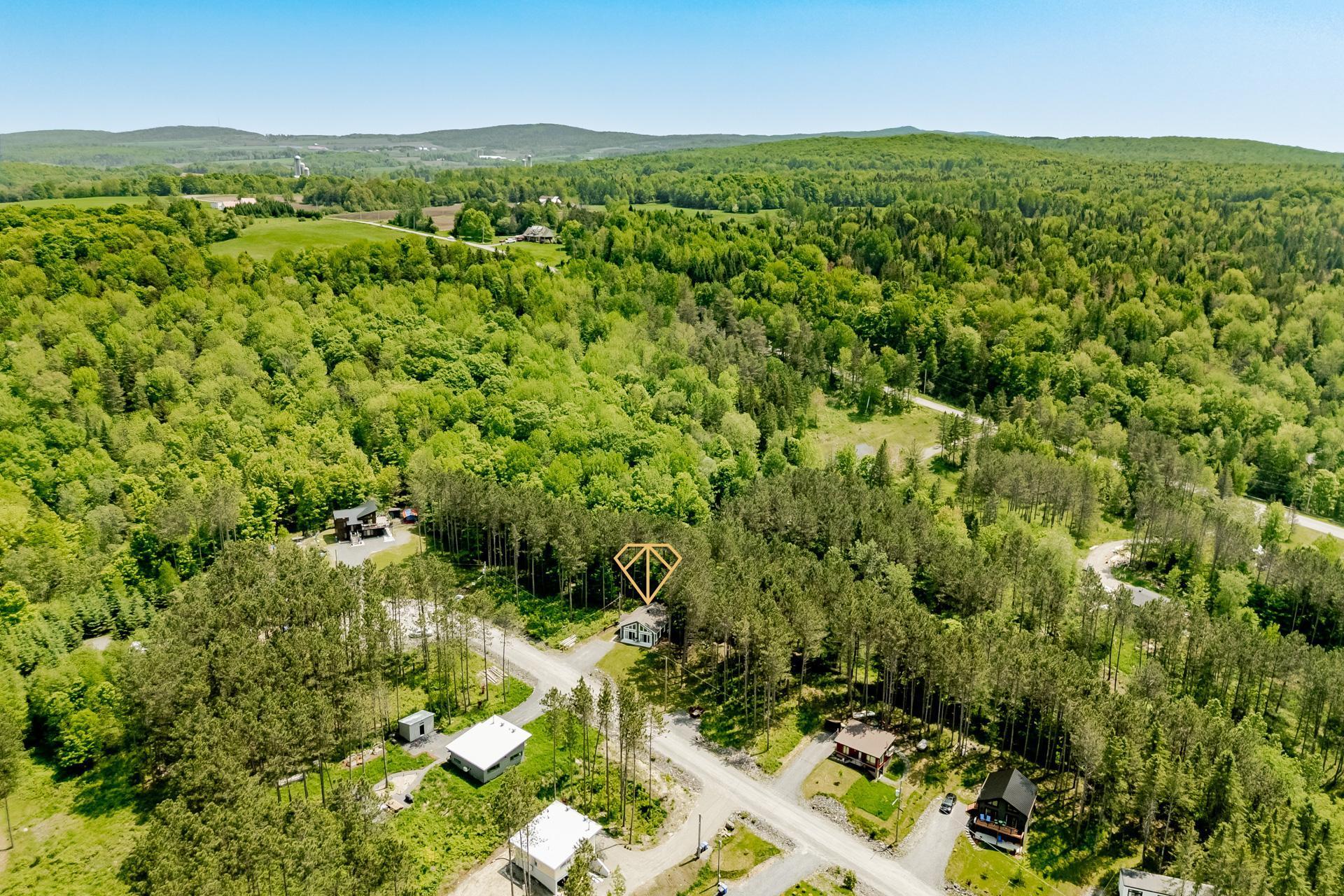 









290


Rue des Cerisiers

,
Dixville,




QC
J0B1P0

