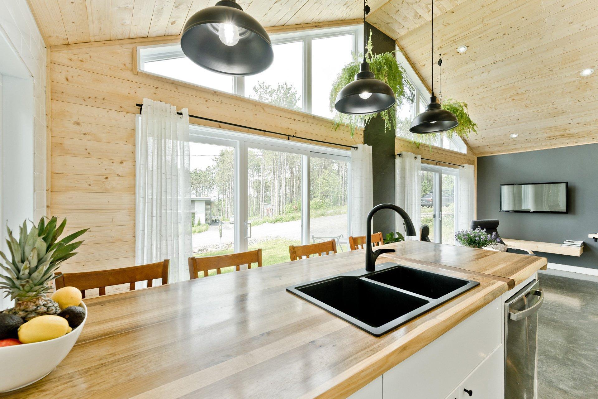 









290


Rue des Cerisiers

,
Dixville,




QC
J0B1P0

