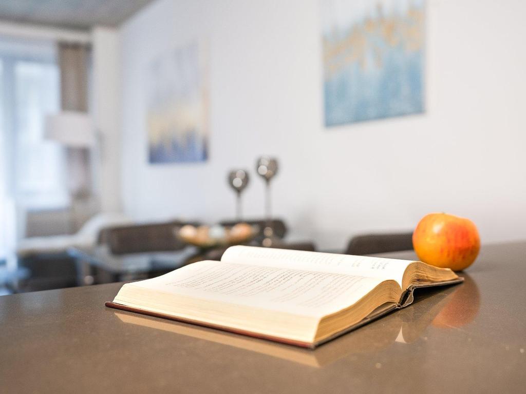 









1414


Rue Chomedey

, 950,
Montréal (Ville-Marie),




QC
H3H0A2

