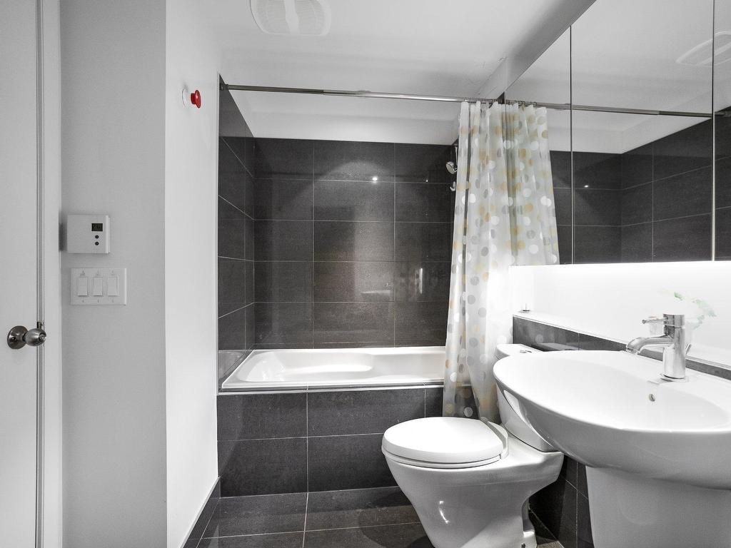 









1414


Rue Chomedey

, 950,
Montréal (Ville-Marie),




QC
H3H0A2

