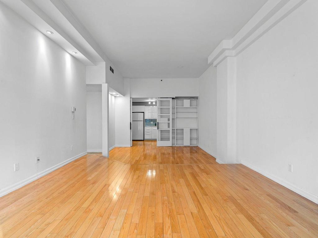 









285


Place D'Youville

, 17,
Montréal (Ville-Marie),




QC
H2Y2A4

