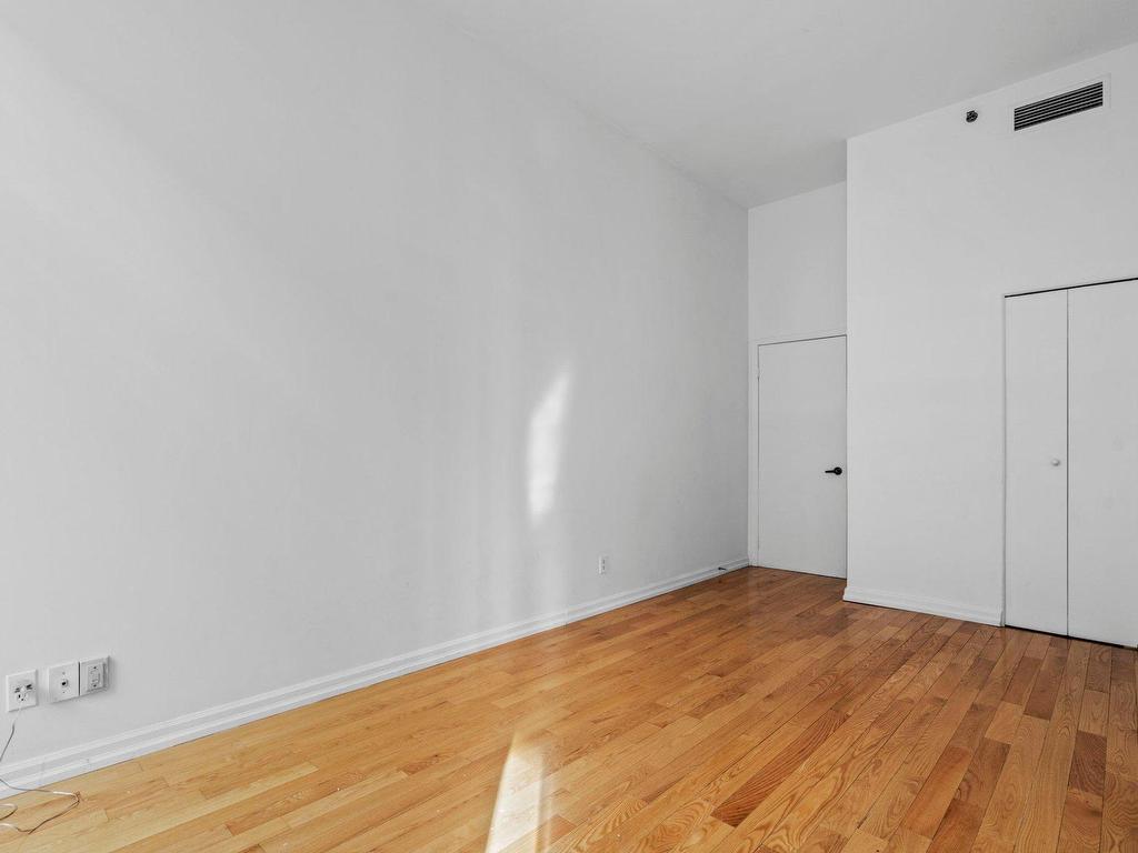 









285


Place D'Youville

, 17,
Montréal (Ville-Marie),




QC
H2Y2A4

