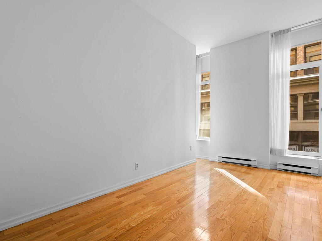 









285


Place D'Youville

, 17,
Montréal (Ville-Marie),




QC
H2Y2A4

