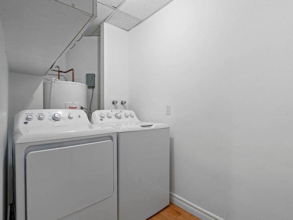 









285


Place D'Youville

, 17,
Montréal (Ville-Marie),




QC
H2Y2A4

