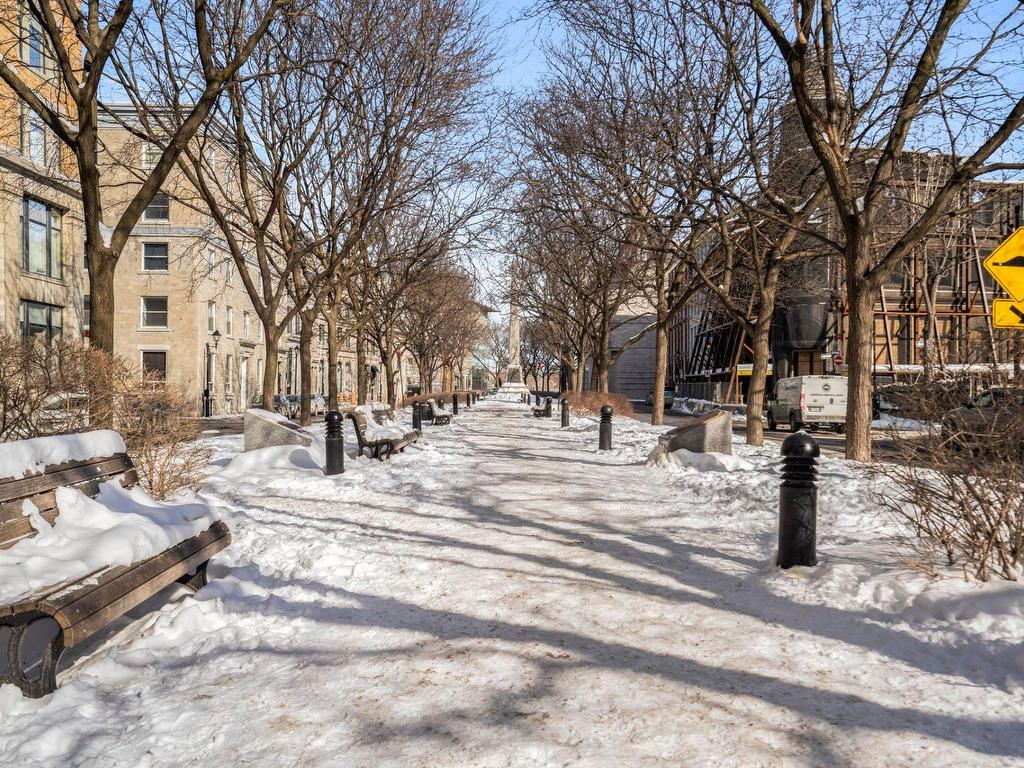 









285


Place D'Youville

, 17,
Montréal (Ville-Marie),




QC
H2Y2A4


