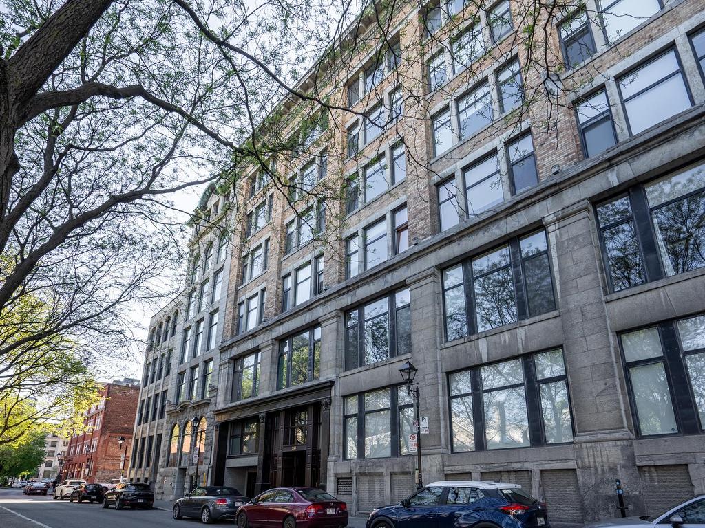 









285


Place D'Youville

, 17,
Montréal (Ville-Marie),




QC
H2Y2A4


