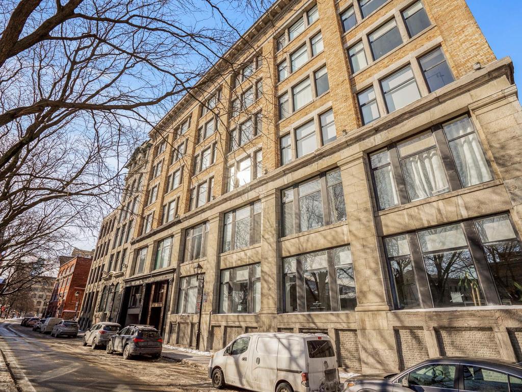 









285


Place D'Youville

, 17,
Montréal (Ville-Marie),




QC
H2Y2A4

