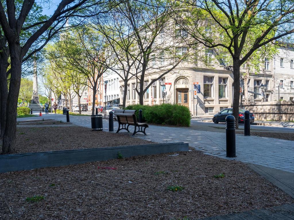 









285


Place D'Youville

, 17,
Montréal (Ville-Marie),




QC
H2Y2A4

