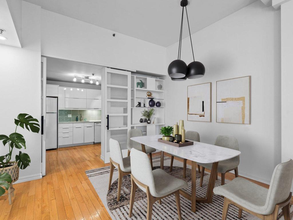 









285


Place D'Youville

, 17,
Montréal (Ville-Marie),




QC
H2Y2A4

