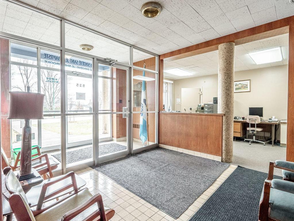 









525


Boul. Queen-Victoria

,
Sherbrooke (Les Nations),




QC
J1H3R4

