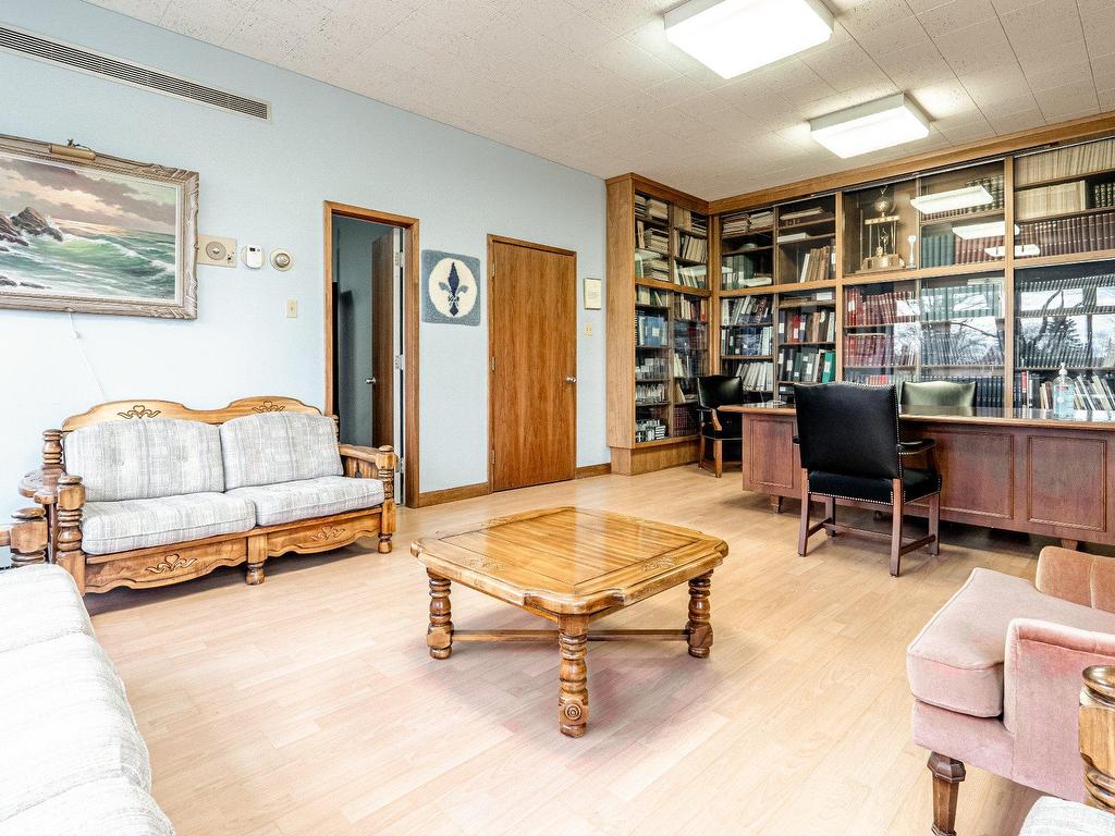 









525


Boul. Queen-Victoria

,
Sherbrooke (Les Nations),




QC
J1H3R4

