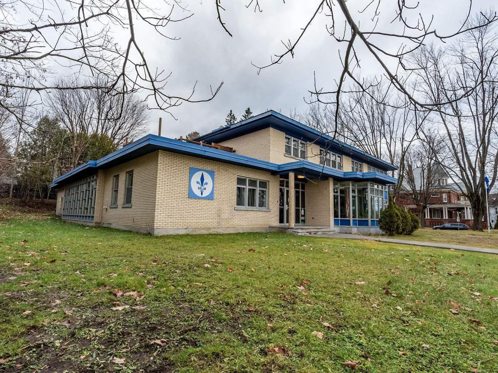 









525


Boul. Queen-Victoria

,
Sherbrooke (Les Nations),




QC
J1H3R4

