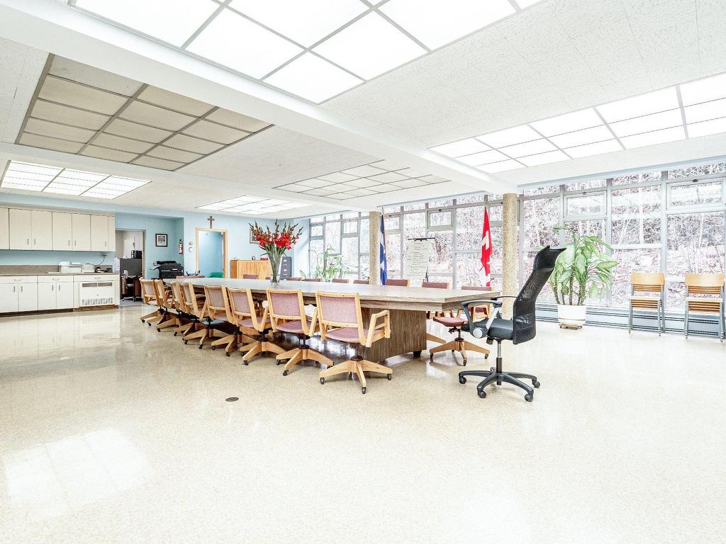









525


Boul. Queen-Victoria

,
Sherbrooke (Les Nations),




QC
J1H3R4

